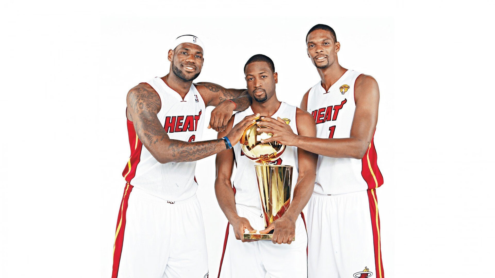 教练战术体系是否普遍缺乏国际视野，教练在布置战术时讲到了常用的比赛阵型